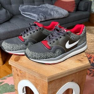 Nike Air Safari LE 'Gym Red'